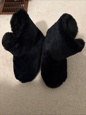 Women’s Plush Black Bootie Slippers